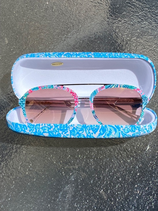 LILLY  PULITZER  Sarasota Aviator Sunglasses Tropical with Gold Accents main image 5